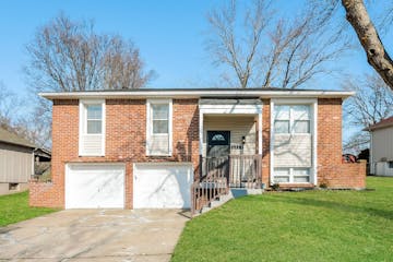 2317 NW KENSINGTON CT BLUE SPRINGS, MO 64015